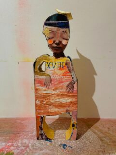 ✨ Nouvelle Collection : La Lune comme un Totem ✨

Je suis ravie de vous présenter la toute première pièce de ma nouvelle collection inspirée par les arcanes du tarot qui m’ont toujours fascinée. 

Cette poupée d’art en bois incarne la carte n°18, La Lune.

🌙 La Lune symbolise l’intuition, les mystères et les rêves. Elle invite à l’exploration de l’inconscient et à la découverte de soi. C’est une carte qui évoque la sensibilité et la profondeur de l’âme.

Cette pièce unique a été dévoilée en avant-première lors de Maison & Objets Tokoto, et elle a déjà trouvé une collectionneuse passionnée qui lui offrira une place de choix dans son univers.

👉 Oser sélectionner des pièces au caractère affirmé, c’est offrir à son intérieur une signature unique et intemporelle.

🔮 Et ce n’est que le début… J’ai déjà commencé à travailler sur une nouvelle art doll, L’Hermite, et j’ai hâte de vous la dévoiler très bientôt.

Restez connectés pour découvrir les prochaines pièces de cette collection et laissez-vous emporter par la magie du tarot à la façon Tokoto. ✨

#Art #Déco #Tarot #moon #lune #Imaginaire #PoupéeDArt #MaisonEtObjetsTokoto #unique #TarotTokoto #madecoamoi #decoração #design #artdolltarot