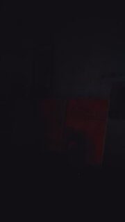 Vous voulez connaître une petite histoire sur ce tableau ? C’était au départ une seule toile, celle de gauche, sur le chevalet depuis des mois. Elle m’a scrutée et narguée durant tous ces jours passés par l’atelier sans que j’arrive à m’en occuper. Enfin, la création m’a rattrapée et m’appelle. Et je m’applique depuis qq jours à reprendre mon travail. Mais que me dit-elle cette toile de gauche ?! Ajoute une nouvelle toile. Alors qu’elle n’est pas finie et attend patiemment. Comme si elle avait un peu souffert de solitude finalement 😅 C’est donc ce que j’ai fait depuis.
Mais l’histoire me dit aussi que la petite voix de ces maintenant deux toiles, va continuer ses demandes d’ajout de nouvelles toiles…
Ce n’est plus l’histoire d’un seul tableau ni de deux… mais qui sait sans doute de 3, 4 ou 5 autres parties de la même veine !?
L’aventure créative est une surprise permanente !
J’ai hâte d’avoir fini cette phase créative étonnante pour vous en présenter l’issue 😉
With LOVE & ART ❤️