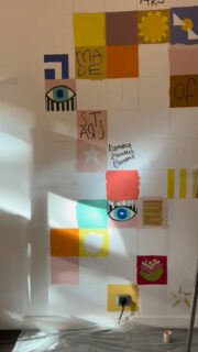 👁️ Mission Audrey 👁️ Allez, je vous emmène avec moi dans l’univers de mes fresques façon mosaïques ! Entièrement conçue à la main, chaque détail est une invitation au voyage.
J’ai créé cette vidéo pour vous dévoiler toute la magie du processus, inspiré par Audrey, qui vit dans le quartier Saint-Martin, à Tours. Elle m’a parlé de soleil, de plages, de ses rêves, de cet hôtel qu’elle adore sur une île qu’elle chérit, de sa liberté, de l’amour pour l’amour, pour la vie, de amour tout court… et de toutes ces couleurs foisonnantes dont elle ne peut se passer.
Chaque fresque devient un ancrage, une présence bienveillante, pleine de souvenirs, qui transforme un grand mur blanc en un espace unique, personnel.
Si vous aussi, vous souhaitez apporter cette touche magique chez vous, contactez-moi. Ensemble, donnons vie à vos rêves en couleurs.
#artlovers #fresquemurale #touraineloirevalley #mosaïque #architecturedintérieur