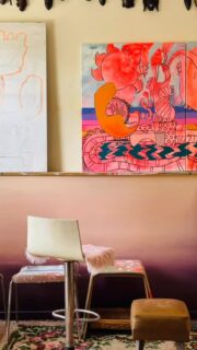 HUMEUR D’ATELIER 🤭 Bonne semaine Tutti..
With Love

Je suis Chrystèle SaintAmaux
Artiste, Hôte & Directrice Artistique de la @maisontokoto