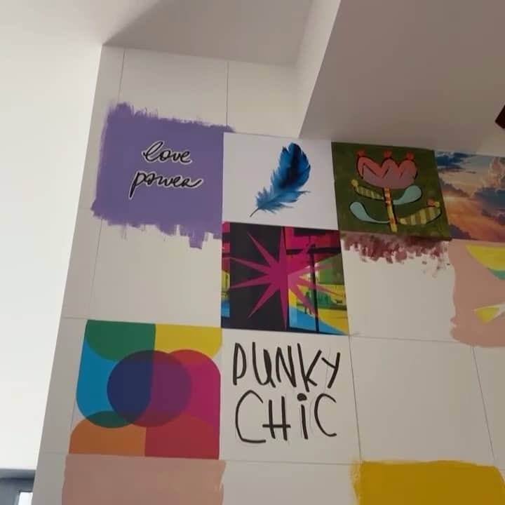 Projet Amandiers • Reprise en douceur et en couleurs en ce lundi matin.

Une belle aventure commune entre mes clients et moi, mais entre eux aussi. Imaginer tous ensemble ce sur-mesure qui parle tant d’eux, sans en avoir vraiment l’air, et qui ajoute présence et caractère à leur bel univers !

_
Transformation par Mosaïque Signature hand made
Avec @gaellebc_photographe